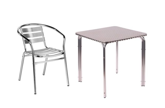 Aluminiumtisch mit Stühlen